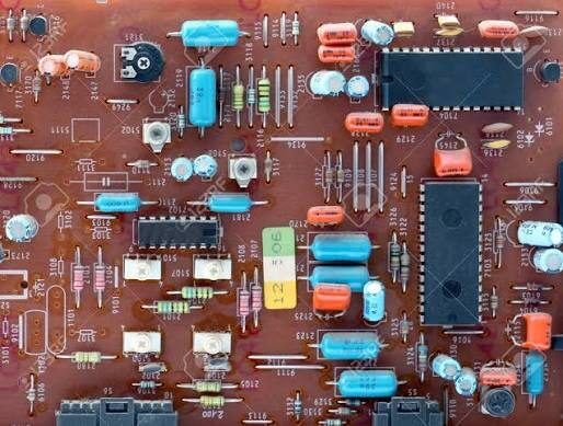 Tarjeta electrónica antigua de un equipo de infraestructura crítica