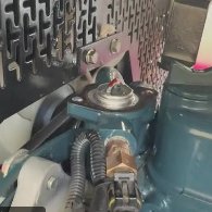 Carcasa del termostato en un motor diésel